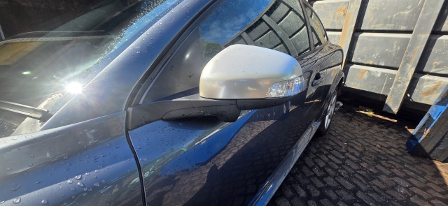 VOLVO C30 R DESIGN PASSENGER DOOR MIRROR POWERFOLD WITH BLIS 31217565 2010-2013 VOLVO C30 SPORT E4 4 DOHC DOOR MIRROR - ELECTRIC (PASSENGER SIDE) 31217565 2006-2012 2006,2007,2008,2009,2010,2011,2012VOLVO C30 R DESIGN PASSENGER DOOR MIRROR POWERFOLD WITH BLIS 31217565 2010-2013 31217565 POWER-FOLD MEMORY GOOD