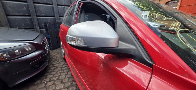 VOLVO V50 D5 SPORT E4 5 DOHC DOOR MIRROR - ELECTRIC (DRIVER SIDE) 31218115 2008 2008VOLVO S40 V50 R-DESGIN DRIVERS SIDE DOOR MIRROR 31218115 2008 - 2012 31218115     GOOD