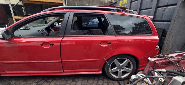 VOLVO V50 D5 SPORT E4 5 DOHC DOOR - BARE (REAR PASSENGER SIDE) 31335469 2008 2008VOLVO V50 REAR PASSENGER DOOR NEARSIDE 2004-2010  PASSION RED SOLID 612 31335469     GOOD