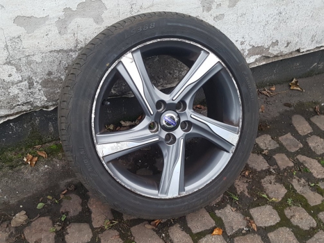 VOLVO V40 D2 R-DESIGN NAV E5 4 SOHC ALLOY WHEEL - SINGLE 31423521, IXION, 17 INCH 2012-2016 2012,2013,2014,2015,2016VOLVO V40 ALLOY WHEEL 2012-2017 - 17 INCH R-DESIGN FITS S60 V60 31423521 31423521, IXION, 17 INCH     GOOD