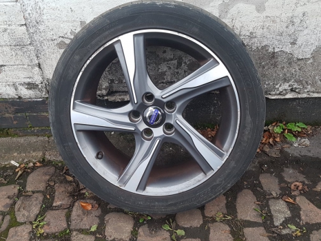 VOLVO V40 D2 R-DESIGN NAV E5 4 SOHC ALLOY WHEEL - SINGLE 31423521, IXION, 17 INCH 2012-2016 2012,2013,2014,2015,2016VOLVO V40 ALLOY WHEEL 2012-2017 - 17 INCH R-DESIGN FITS S60 V60 31423521 31423521, IXION, 17 INCH     GOOD