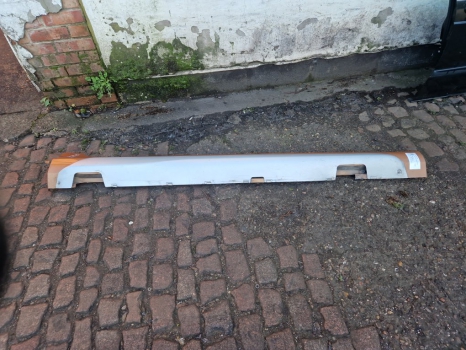 VOLVO S60 SIDE SKIRT (DRIVER SIDE) BRONZE 704 2010-2015 2010,2011,2012,2013,2014,2015VOLVO S60  2010-201LH SIDE SKIRT (UK DRIVER SIDE) BRONZE 704 39811908 BRONZE 704     GOOD