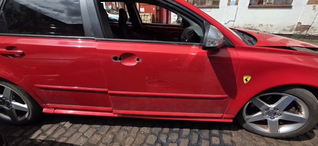 VOLVO S40 V50 DRIVERS DOOR FRONT 31335444 PASSION RED SOLID 612 2004-2010 VOLVO V50 D5 SPORT E4 5 DOHC DOOR - BARE (FRONT DRIVER SIDE) 31335444 2008 2008VOLVO S40 V50 DRIVERS DOOR FRONT 31335444 PASSION RED SOLID 612 2004-2010 31335444 GOOD