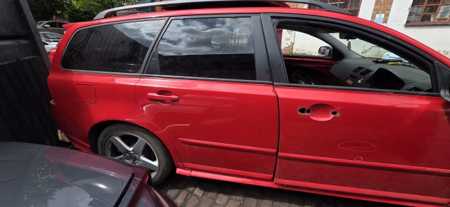 VOLVO V50 REAR DOOR 31250166 PASSION RED SOLID 612 2004-2010 REAR RIGHT UK VOLVO V50 D5 SPORT E4 5 DOHC DOOR - BARE (REAR DRIVER SIDE) 31250166 2008 2008VOLVO V50 REAR DOOR 31250166 PASSION RED SOLID 612 2004-2010 REAR RIGHT UK 31250166 GOOD