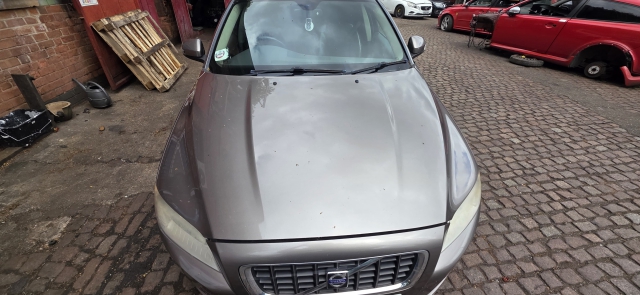 VOLVO V70 D SE E4 5 DOHC BONNET 31371418 2007-2010 2007,2008,2009,2010VOLVO V70 XC70 BONNET 31371418 472 OYSTER GREY PEARL 2007 - 2016 31371418     GOOD