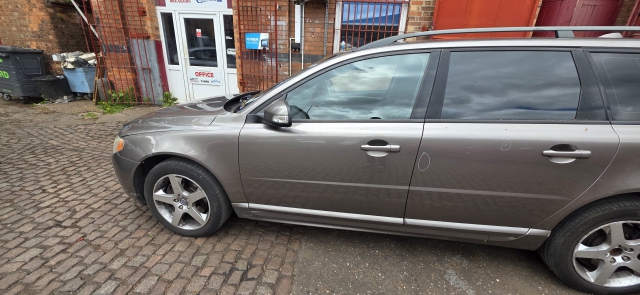 VOLVO S80 V70 PASSENGER DOOR FRONT LEFT UK 472 OYSTER GREY PEARL 2008-2012 VOLVO V70 D SE E4 5 DOHC DOOR - BARE (FRONT PASSENGER SIDE) 32228890 2007-2010 2007,2008,2009,2010VOLVO S80 V70 PASSENGER DOOR FRONT LEFT UK 472 OYSTER GREY PEARL 2008-2012 32228890 GOOD