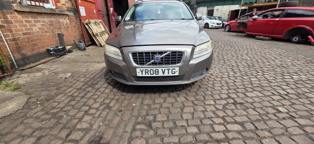 VOLVO V70 D SE E4 5 DOHC BUMPER (FRONT) 39884025 2007-2010 2007,2008,2009,2010VOLVO V70 SE SPEC FRONT BUMPER SKIN 472 OYSTER GREY PEARL 2008-2012  39884025     GOOD