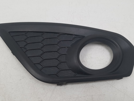 VOLVO C30 R-DESIGN E4 4 DOHC FOG LIGHT BEZEL (FRONT DRIVER SIDE) 31323410 2006-2012 2006,2007,2008,2009,2010,2011,2012VOLVO C30  FOG LIGHT BEZEL (FRONT DRIVER SIDE) 31323410 2006-2012 31323410     GOOD