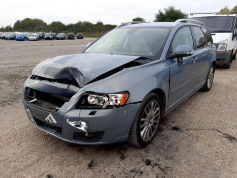 VOLVO V50 SE LUXURY D4 AUTO 2010-2012 BREAKING FOR SPARES  2010,2011,2012VOLVO V50 SE LUXURY D4 AUTO 2010-2012 BREAKING FOR SPARES       Used