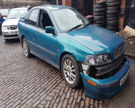 VOLVO S40 S 2001-2004 BREAKING FOR SPARES  2001,2002,2003,2004VOLVO S40 S 2001-2004 BREAKING FOR SPARES       Used