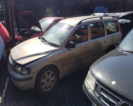 VOLVO V70 2.4 170BHP E3 5 DOHC 2000-2003 BREAKING FOR SPARES  2000,2001,2002,2003      Used