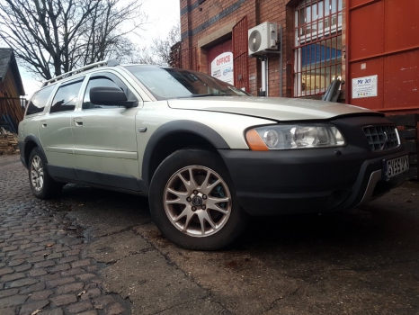 VOLVO XC70 SE LUXURY D E4 5 DOHC 2004-2007 BREAKING FOR SPARES  2004,2005,2006,2007      Used