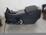 #26905 SAAB 9-5 VECTOR SE TID E5 4 DOHC SALOON 4 DOORS 2010-2012 CENTRE CONSOLE 2010,2011,2012SAAB NG 95 9-5 CENTER CONSOLE ARM REST ASSEMBLY 2010-2012      USED