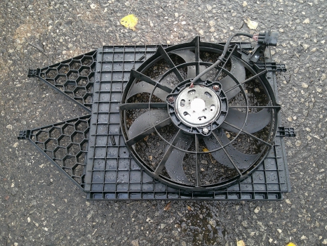 SEAT IBIZA SE 3 DOOR 2009-2014 1390 RADIATOR FAN & COWLING (A/C CAR)