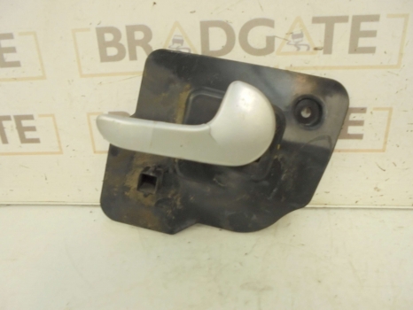 VAUXHALL MERIVA 2003-2006 DOOR HANDLE - INTERIOR (FRONT DRIVER SIDE) 