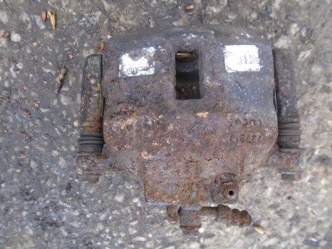 NISSAN ALMERA SE 2000-2006 CALIPER AND CARRIER (FRONT DRIVER SIDE)