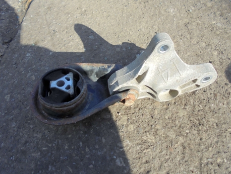 FORD FOCUS 2008-2012 ENGINE MOUNT (LOWER)