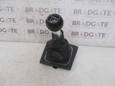 AUDI A3 SPORT TDI 2004-2008 GEARSTICK KNOB AND GAITOR