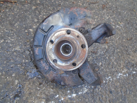 VOLKSWAGEN POLO 2009-2014 STUB AXLE - DRIVER FRONT