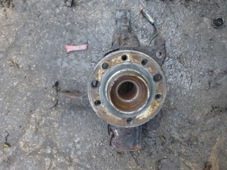 VAUXHALL ASTRA 2004-2011 STUB AXLE - DRIVER FRONT