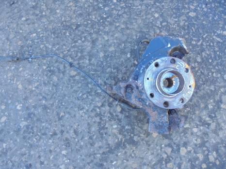 FIAT GRANDE PUNTO 2006-2010 STUB AXLE - DRIVER FRONT