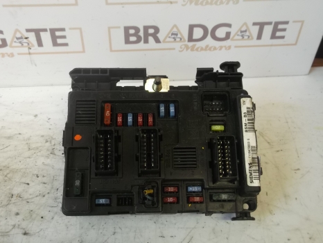 CITROEN C5 HDI 2001-2004 2.0 FUSE BOX (IN ENGINE BAY)