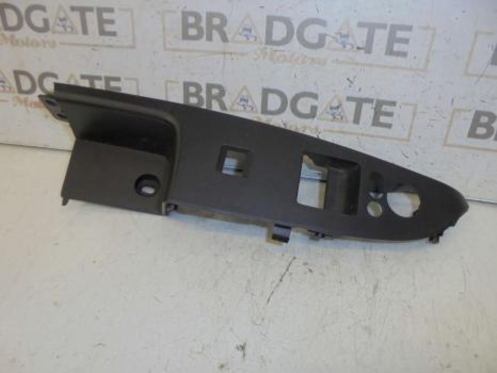 MAZDA 2 2010-2015 ELECTRIC WINDOW SWITCH SURROUND (FRONT DRIVER SIDE)