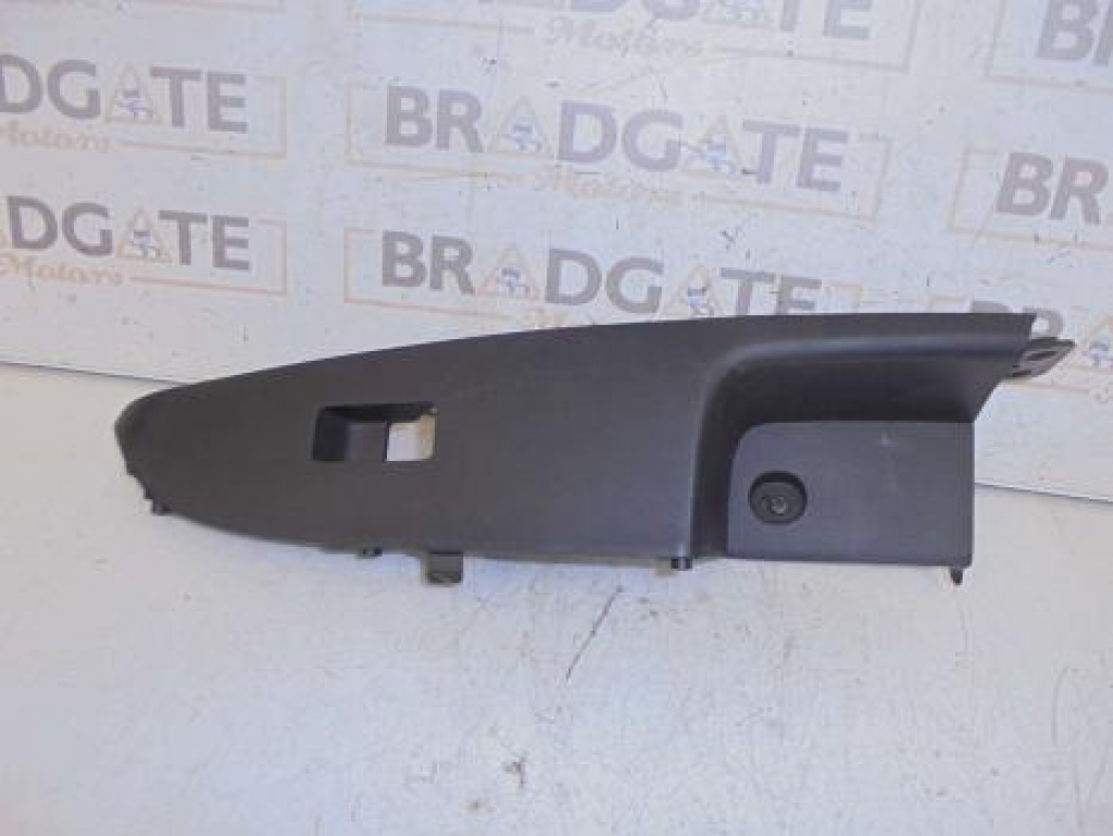 MAZDA 2 2010-2015 ELECTRIC WINDOW SWITCH SURROUND (FRONT PASSENGER SIDE)