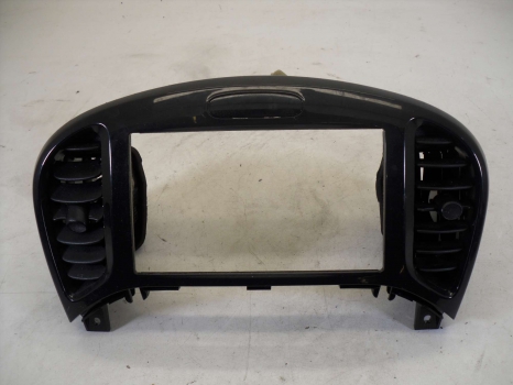 NISSAN JUKE TEKNA 2010-2015 CENTRE AIR VENTS AND SURROUND