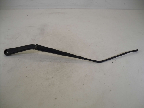 NISSAN JUKE TEKNA 2010-2015 1461 FRONT WIPER ARM (PASSENGER SIDE)