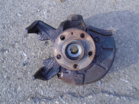 AUDI A3 1996-2000 FRONT HUB ASSEMBLY (PASSENGER SIDE) (ABS TYPE)