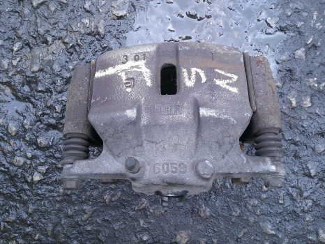 NISSAN QASHQAI PLUS 2 2010-2013 CALIPER AND CARRIER (FRONT PASSENGER SIDE)