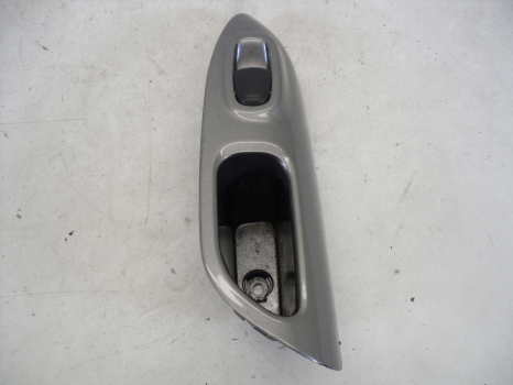 NISSAN JUKE TEKNA 2010-2015 ELECTRIC WINDOW SWITCH (REAR PASSENGER SIDE)