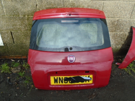 FIAT 500 2008-2015 TAILGATE RED 111/A