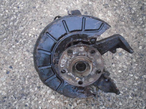 VOLKSWAGEN GOLF 2004-2008 STUB AXLE - DRIVER FRONT