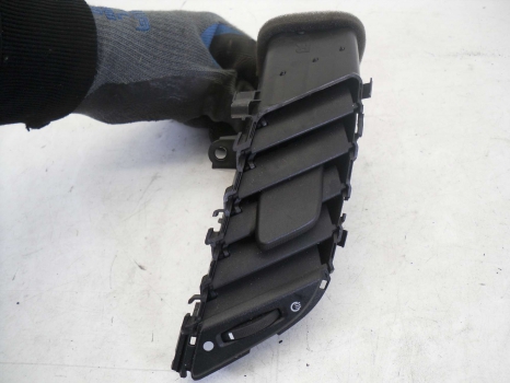 FORD FIESTA 2008-2012 CENTRE AIR VENT (DRIVER SIDE)