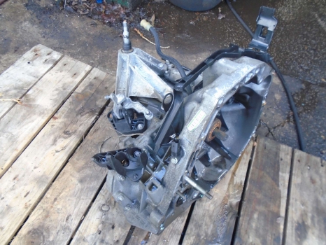 RENAULT CLIO 2005-2009 GEARBOX - MANUAL