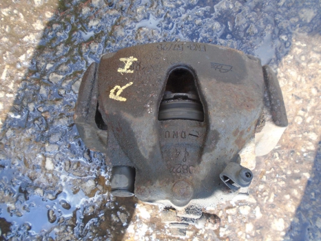 VAUXHALL ZAFIRA 2000-2005 CALIPER AND CARRIER (FRONT DRIVER SIDE)