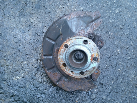 AUDI A1 2010-2015 STUB AXLE - DRIVER FRONT