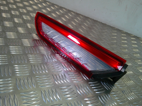 FORD TRANSIT CONNECT 200 LIMITED EDITION P/V E6 4 SOHC 2013-2018 REAR REFLECTOR/UPPER LIGHT SECTION (PASSENGER SIDE)