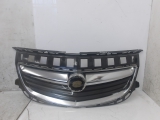 VAUXHALL INSIGNIA 2013-2016 FRONT BUMPER GRILL 2013,2014,2015,2016VAUXHALL INSIGNIA 13-17 FRONT BUMPER GRILLE 13475242 *BROKEN + BADE MISSING* 535 13475242      GRADE C