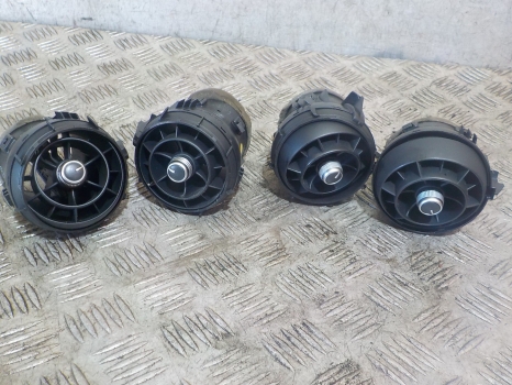 AUDI A1 8X 1.6 TDI HATCHBACK 3 Door 2011-2015 CENTRE AIR VENTS