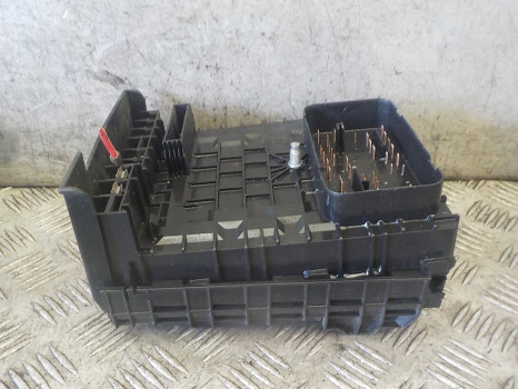 AUDI A3 TDI SPORT 4 SOHC 2004-2010 1896 FUSE BOX (IN ENGINE BAY)