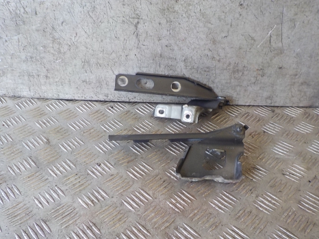 AUDI A4 B8 2.0 TDI CAG 2008-2012 BONNET HINGES (PAIR)