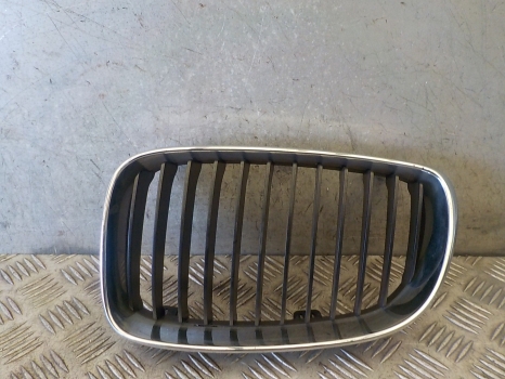 BMW E87 116I 1 SERIES N43B20A 2007-2011 KIDNEY GRILL (PASSENGER SIDE)