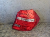 BMW E87 1 SERIES N43B20A HATCHBACK 5 Door 2007-2011 REAR/TAIL LIGHT (DRIVER SIDE) 2007,2008,2009,2010,2011BMW E87 1 SERIES 5 DOOR HATCHBACK 2007-2011 REAR/TAIL LIGHT (DRIVER SIDE)  BMW MINI R56 R57 R58 R59 LCI LED CLEAR INDICATOR RIGHT REAR LIGHT 7255912    GOOD