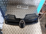 VOLKSWAGEN GOLF 5 DOOR HATCHBACK 2003-2009 LOWER GRILLE - CENTRE BLACK 2003,2004,2005,2006,2007,2008,2009VOLKSWAGEN VW GOLF MK5 FRONT GRILL BLACK MAGIC LC9Z 2005-2009      Used