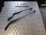 VW GOLF 5 DOOR HATCHBACK 1997-2006 1.9 FRONT WIPER ARM (DRIVER SIDE) 1997,1998,1999,2000,2001,2002,2003,2004,2005,2006VW GOLF MK4 FRONT WINDSCREEN WIPER ARMS 2 PAIR 1J2955409D 1J2955410D 1998-2004 1J2955410D     Used