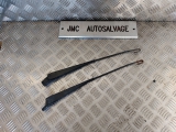 VOLVO 240 5 DOOR ESTATE 1980-1993 2.0 8V FRONT WIPER ARM (DRIVER SIDE) 1980,1981,1982,1983,1984,1985,1986,1987,1988,1989,1990,1991,1992,1993VOLVO 240 FRONT WINDSCREEN WIPER ARMS X 2 PAIR SET      Used