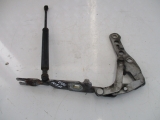 BMW I E46 3 SERIES 2000-2006 BONNET STRUT RAMS AND HINGE 2000,2001,2002,2003,2004,2005,2006BMW E46 3 SERIES SALOON NEAR SIDE FRONT BONNET STRUT RAMS AND HINGE 7028577      Used